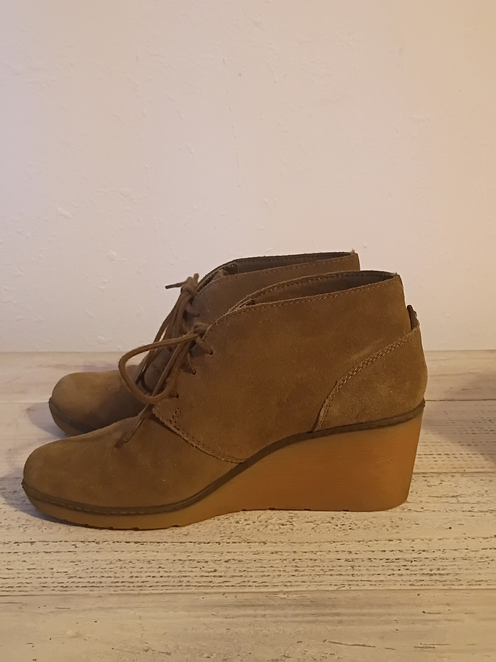 CLARKS Women's Hazen Charm Ankle Suede Laced Wedge Boots Sz 7  Comfort